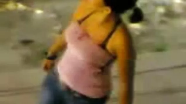 O deputado fodido sua bela amadoras videos caseiros chefe sobre a mesa no ânus