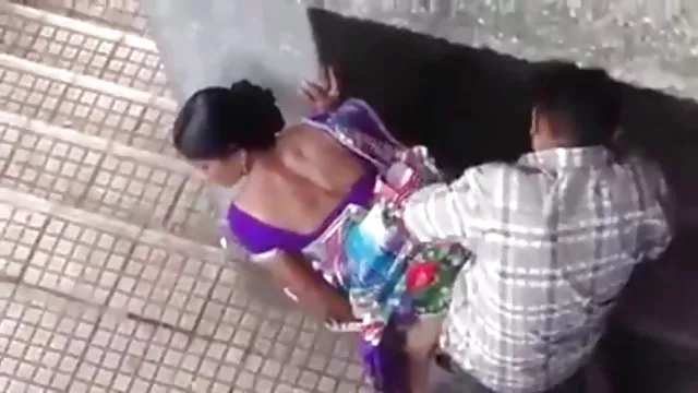 O cara levou sua garota para fora da cidade uol sexo e fodido no carro