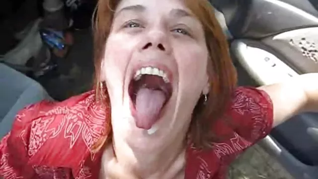 Garota gostosa fica na cama vidio sexo caseiro e faz uma esculpir e depois fode câncer
