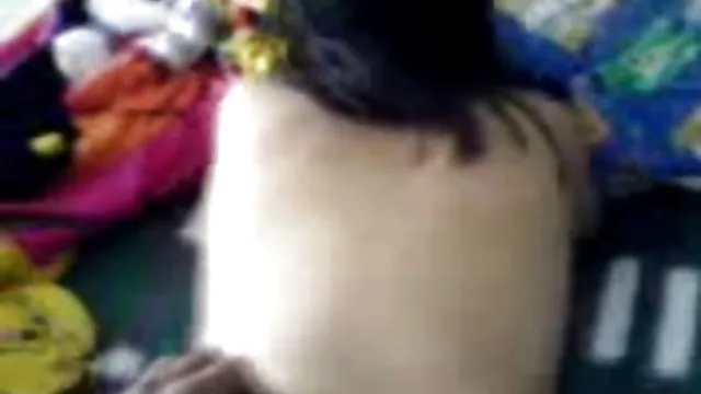 Slender Mademoiselle com seios video sexy amador pequenos faz um susoand e leva câncer