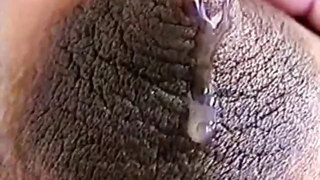Garota madura vídeo de sexo brasileiro amador se masturba no escritório