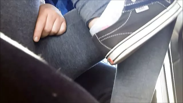 Mulher alemã com uma garganta profunda suga video sexo caseiro falo