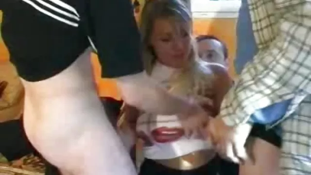 Garanhão rigidamente empurrou na amadoras em videos uma menina apaixonada Rita