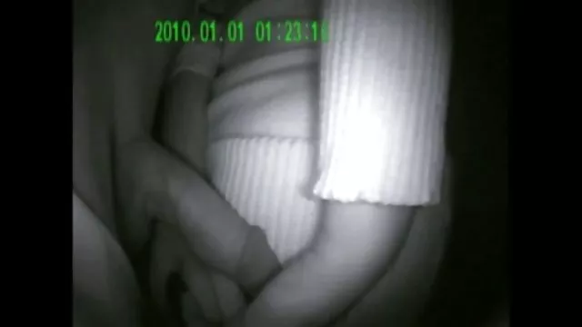 A mulher video amador caseiro de sexo japonesa sedutor salta na borracha