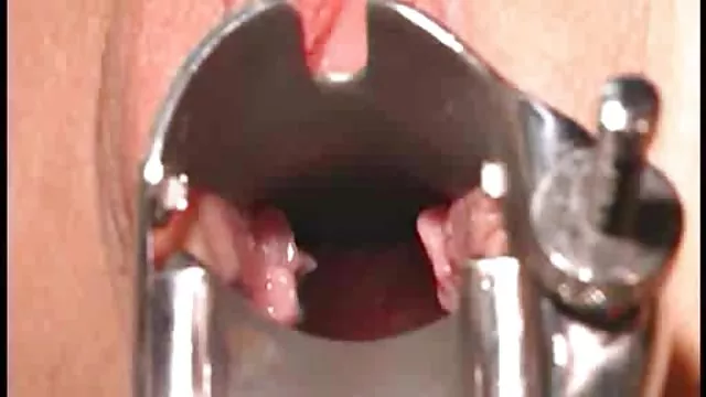 Belezas nuas não percebem a câmera escondida sexo video caseiro no vestiário