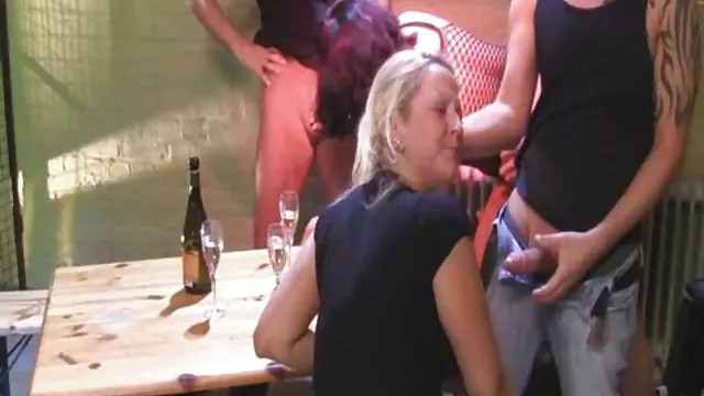 Lésbicas belezas jogar com sexo amador e caseiro Strap-on