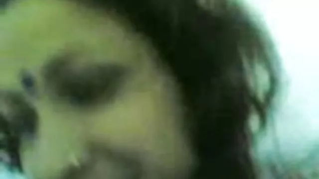 O bebê mostra ventiladores sua srxo caseiro ordenha enorme