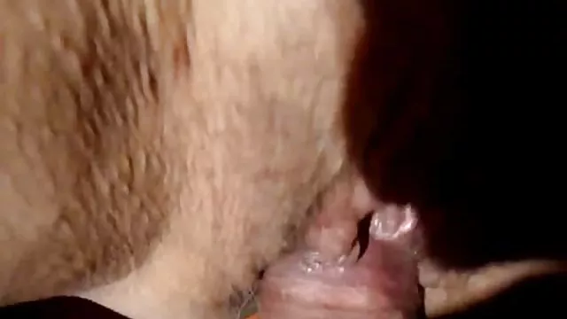 Jovem garota fode com seu avô pelo fazendo sexo lago e suga Dick