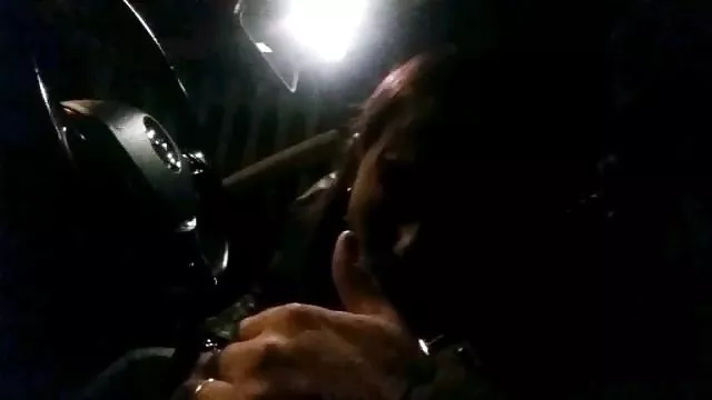 60-Year-Old Roxanne videos de sexo caseiro amador fode um jovem masculino