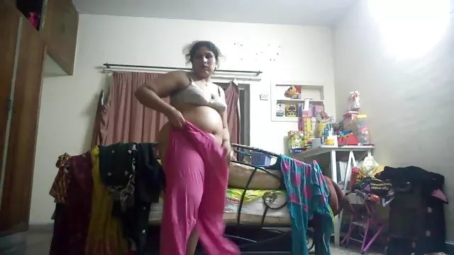 Jovem morena leva senas de sexo fotos de sua namorada nua