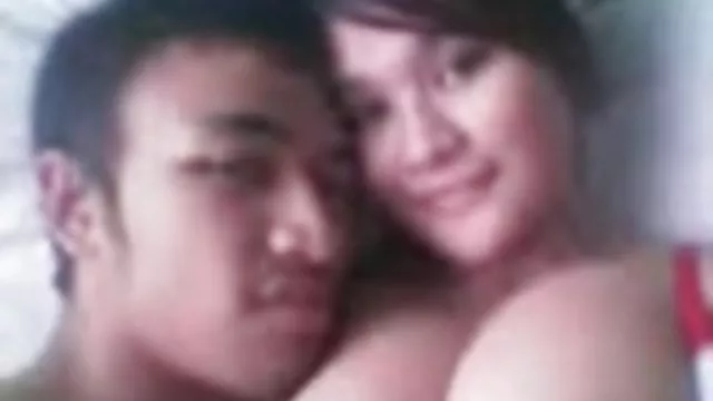 A menina suga um Dick que está video gratis sexo caseiro em uma ponte