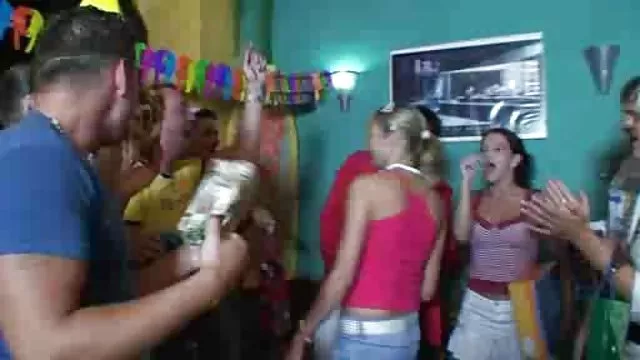 Jovem cara Trinnul peituda Blondie ligar sexo brutal todos Fours