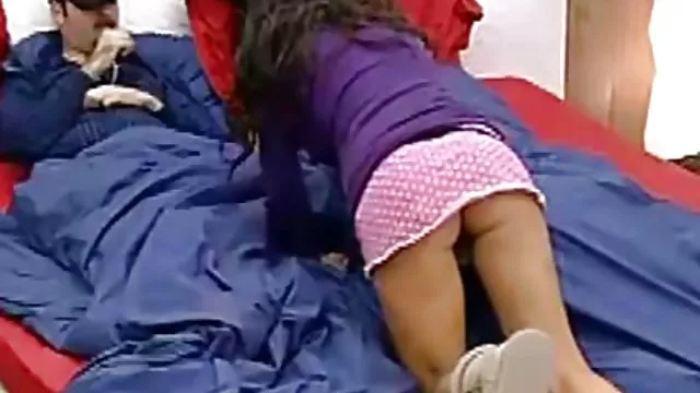 Vagabunda sexo amador em video está na cama com seu cliente regular