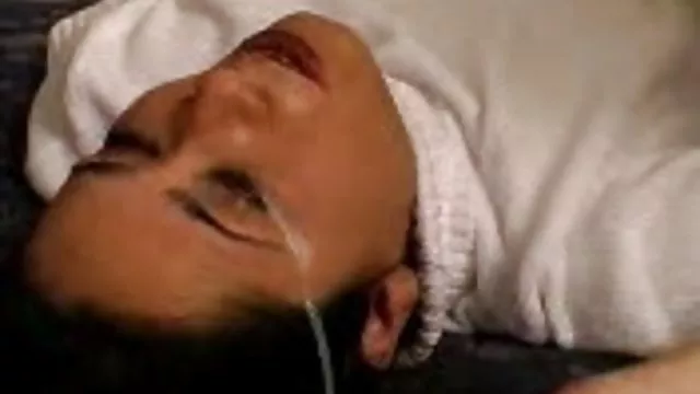 Uma xexo cazero loira chique com belos seios acaricia-se entre as pernas