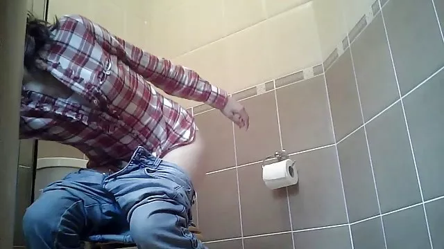 Uma boneca linda na idade não esqueceu o que fazer com a dignidade vídeo caseiro de sexo brasileiro dos homens