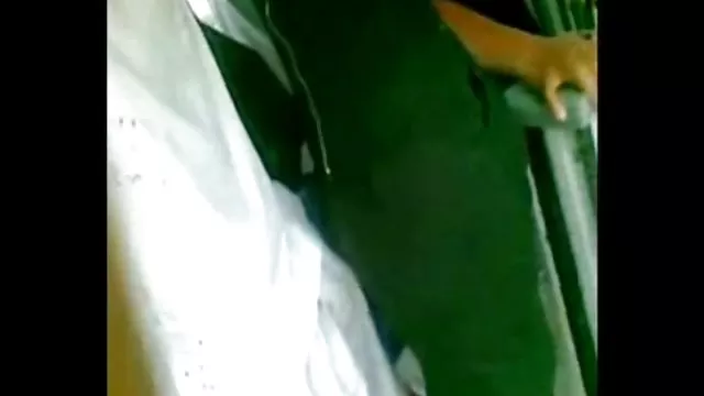 Uma mulher da idade sugado em um video sexo caseiro brasileiro indivíduo novo