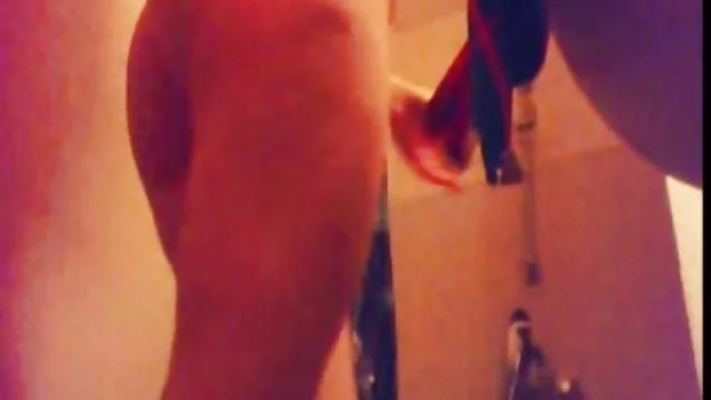 Taika com mamas pequenas fez videos sexo uma excelente massagem para uma mulher negra